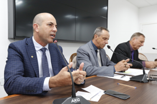  Ismael Crispin manifesta preocupação com servidores da educação