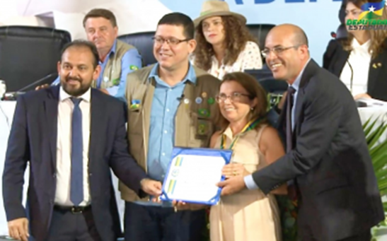  HOMENAGEM – Deputado concede Medalha de Mérito Legislativo para Enfermeira Berenice Varão Galina