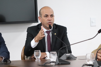  Deputado Ismael Crispin garante R$ 1 milhão para prefeitura de São Miguel do Guaporé comprar vacinas contra a covid-19