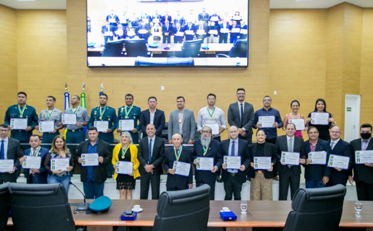  Deputado Ismael Crispin faz a entrega de Medalhas do Mérito Legislativo e Votos de Louvor a personalidades