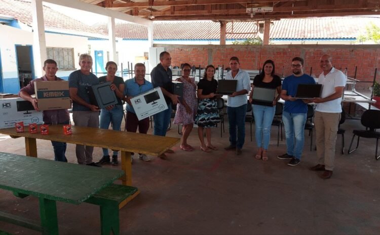  Ismael Crispin transforma realidade da educação em Seringueiras com entrega de materiais permanentes e tecnológicos