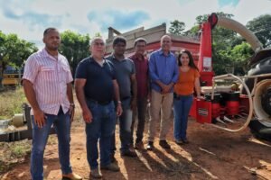 Ismael Crispin impulsiona agricultura familiar de Monte Negro com entrega de implemento agrícola