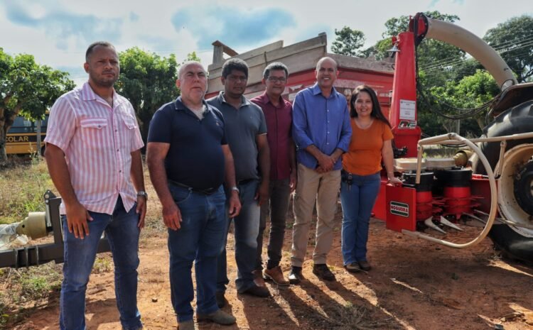  Ismael Crispin impulsiona agricultura familiar de Monte Negro com entrega de implemento agrícola