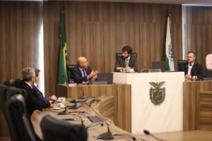 Ismael Crispin visita Assembleia Legislativa do Paraná e troca experiências sobre CCJ]