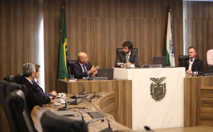  Ismael Crispin visita Assembleia Legislativa do Paraná e troca experiências sobre CCJ]