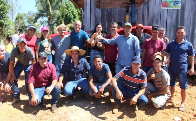  Seringueras: Ismael Crispin fortalece agricultura familiar com entrega de implementos agrícolas