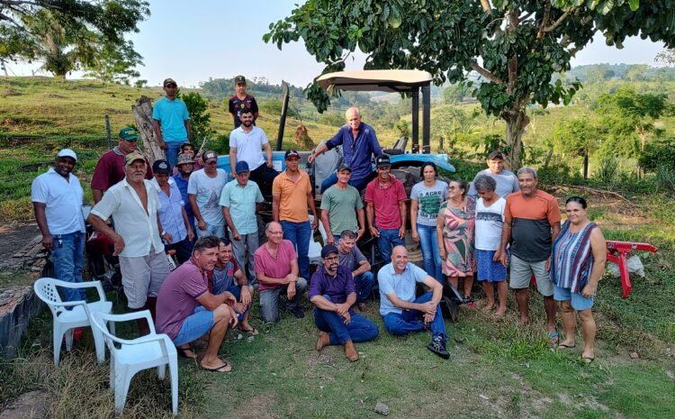  Ismael Crispin entrega implementos agrícolas em associações de Nova Brasilândia D’Oeste 