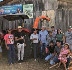 Deputado Ismael Crispin fortalece três associações com entrega de implementos agrícolas em Seringueiras