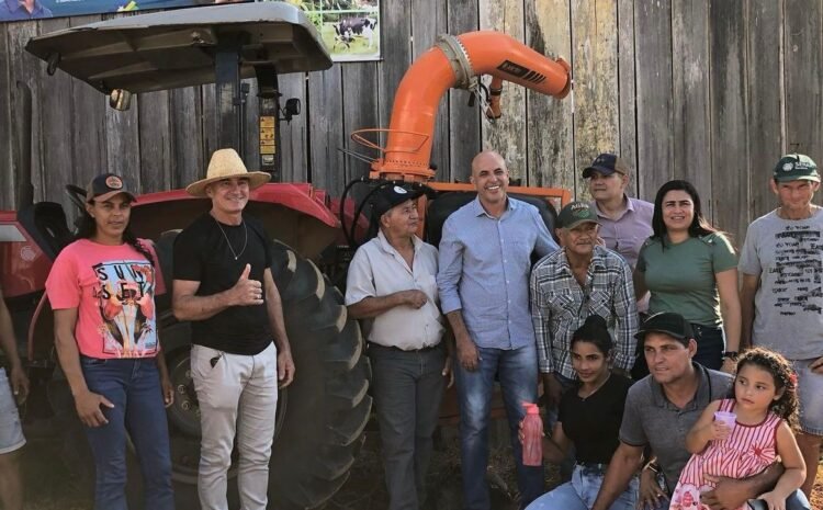  Deputado Ismael Crispin fortalece três associações com entrega de implementos agrícolas em Seringueiras