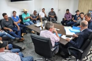 Ismael Crispin recebe produtores rurais e Secretário da Sedam para discutir uso da RDS Serra Grande