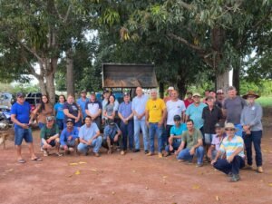 Investimento no campo: Ismael Crispin atende pedido do vereador Braz e entrega equipamento agrícola em São Francisco do Guaporé