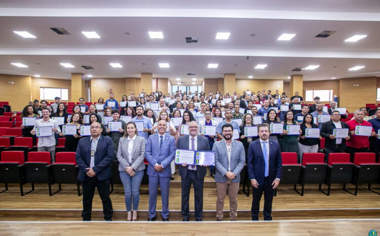 Deputado Ismael Crispin promove sessão solene para homenagear servidores da SEJUS e entrega Título de Cidadão Honorário ao secretário Marcus Rito