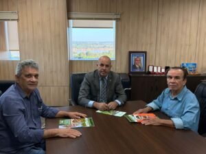 Deputado Ismael Crispin recebe pesquisadores para tratar da modernização do cultivo da mandioca em Rondônia