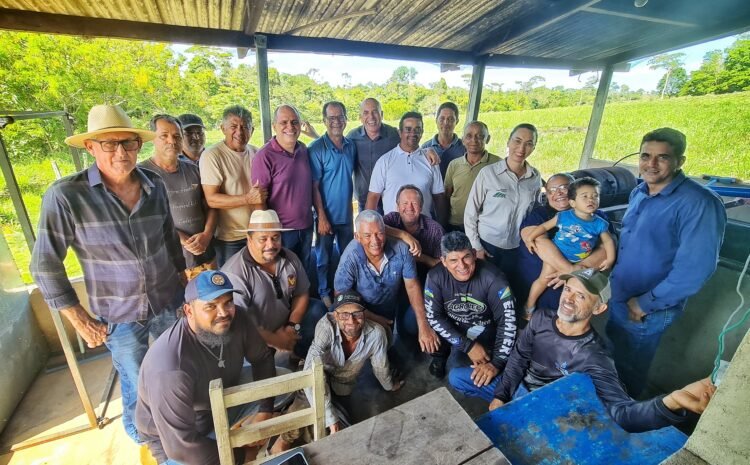 Ismael Crispin entrega implementos para agroindústria de café em Alvorada do Oeste